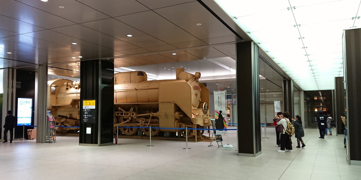 迫力が凄い！広島駅にダンボールの実物大SL『D51』が期間限定で登場