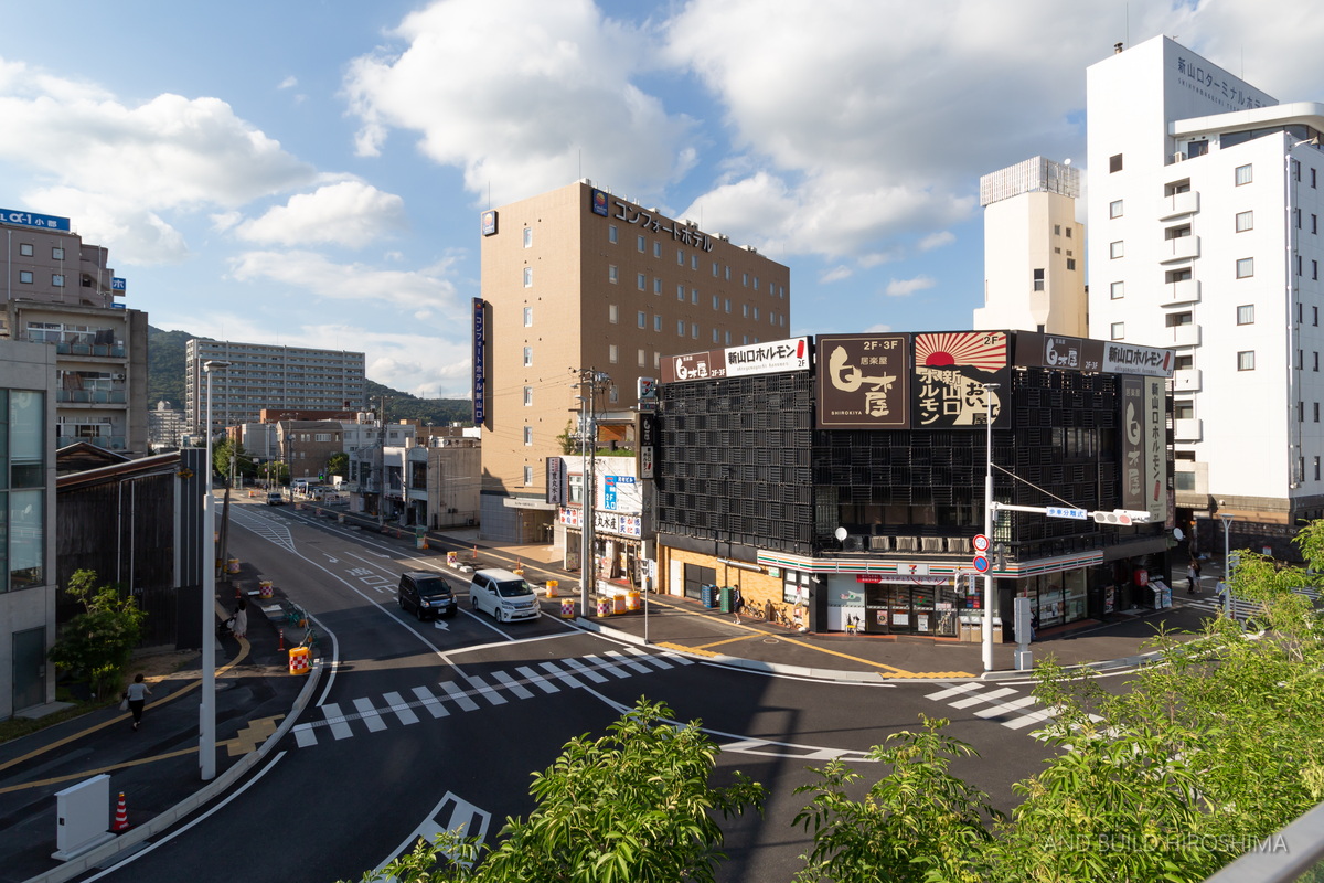 北口広場整備が完了した Jr新山口駅 18 09 憩いと賑わいの空間づくりが素晴らしい And Build Hiroshima