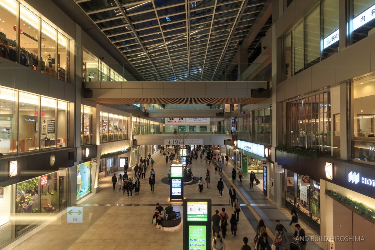 JR仙台駅 2019.05 <夜の自由通路編> ライトアップされた『ガレリア』 AND BUILD HIROSHIMA JR仙台駅 2019.05 <夜の自由通路編> ライトアップされた『ガレリア』 AND BUILD HIROSHIMA