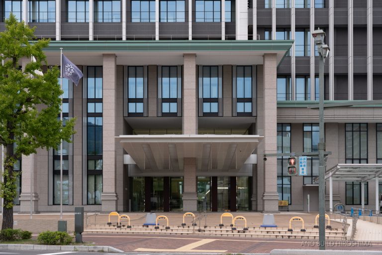 2015年12月に完成した『呉市役所』新庁舎 威厳ある重厚な外観