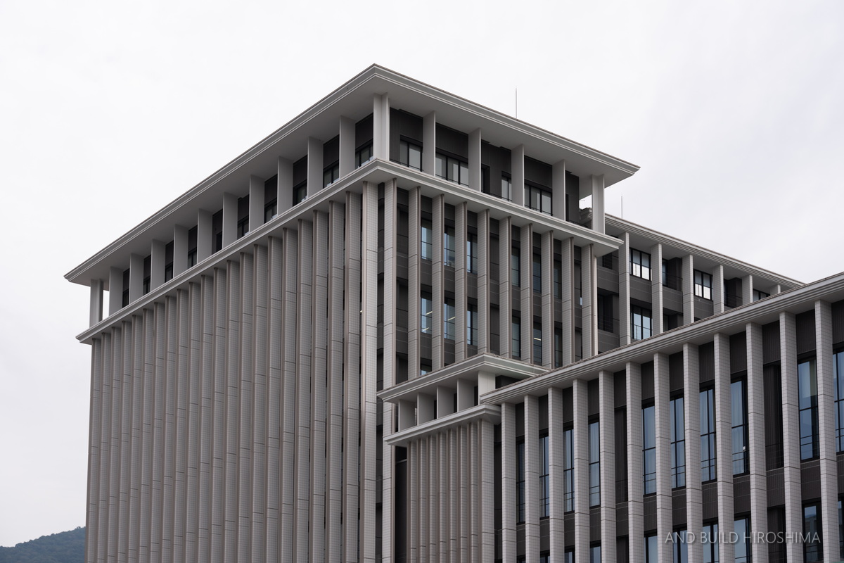 2015年12月に完成した『呉市役所』新庁舎 威厳ある重厚な外観