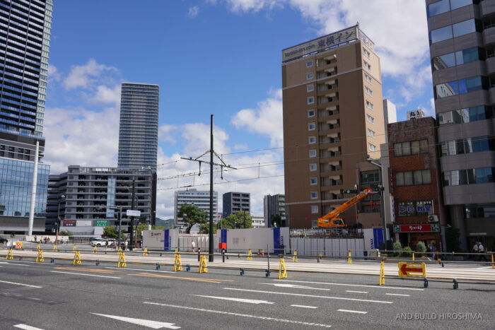 駅前大橋南詰交差点付近で工事が進むvoco広島の建設現場
