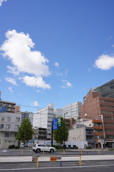 相生通り沿いの建設予定地と周辺の建物