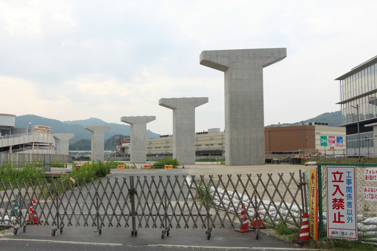 広島高速5号線建設工事 【温品地区】 2015.07 橋脚が完成